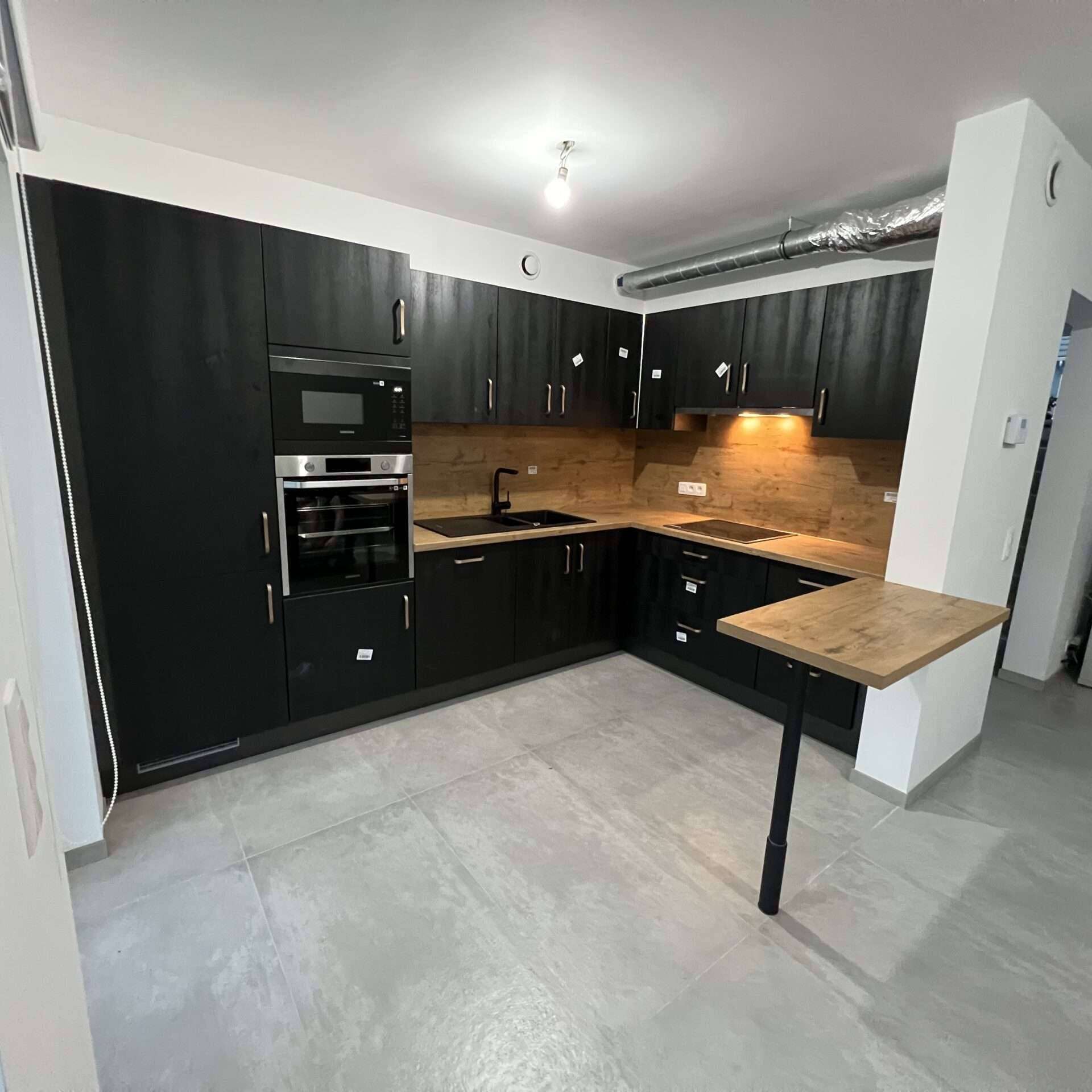 Keuken met kleine bar