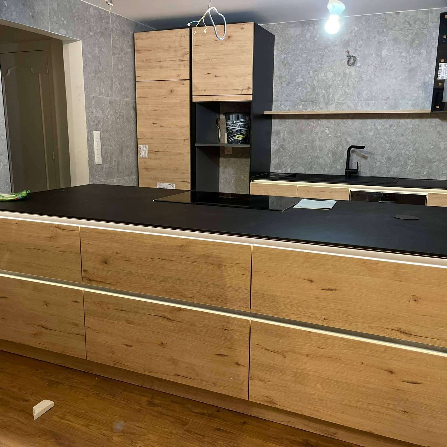 Houten keuken eiland met lades