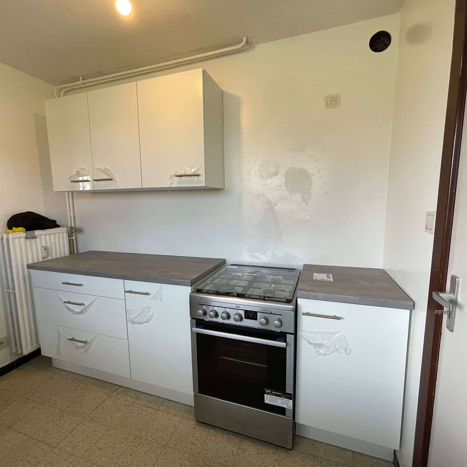 eenvoudige witte keuken